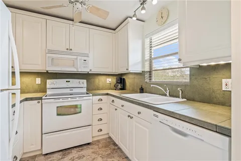 $299,000 | 275 Date Palm Road, Unit 403, Vero Beach, FL 32963