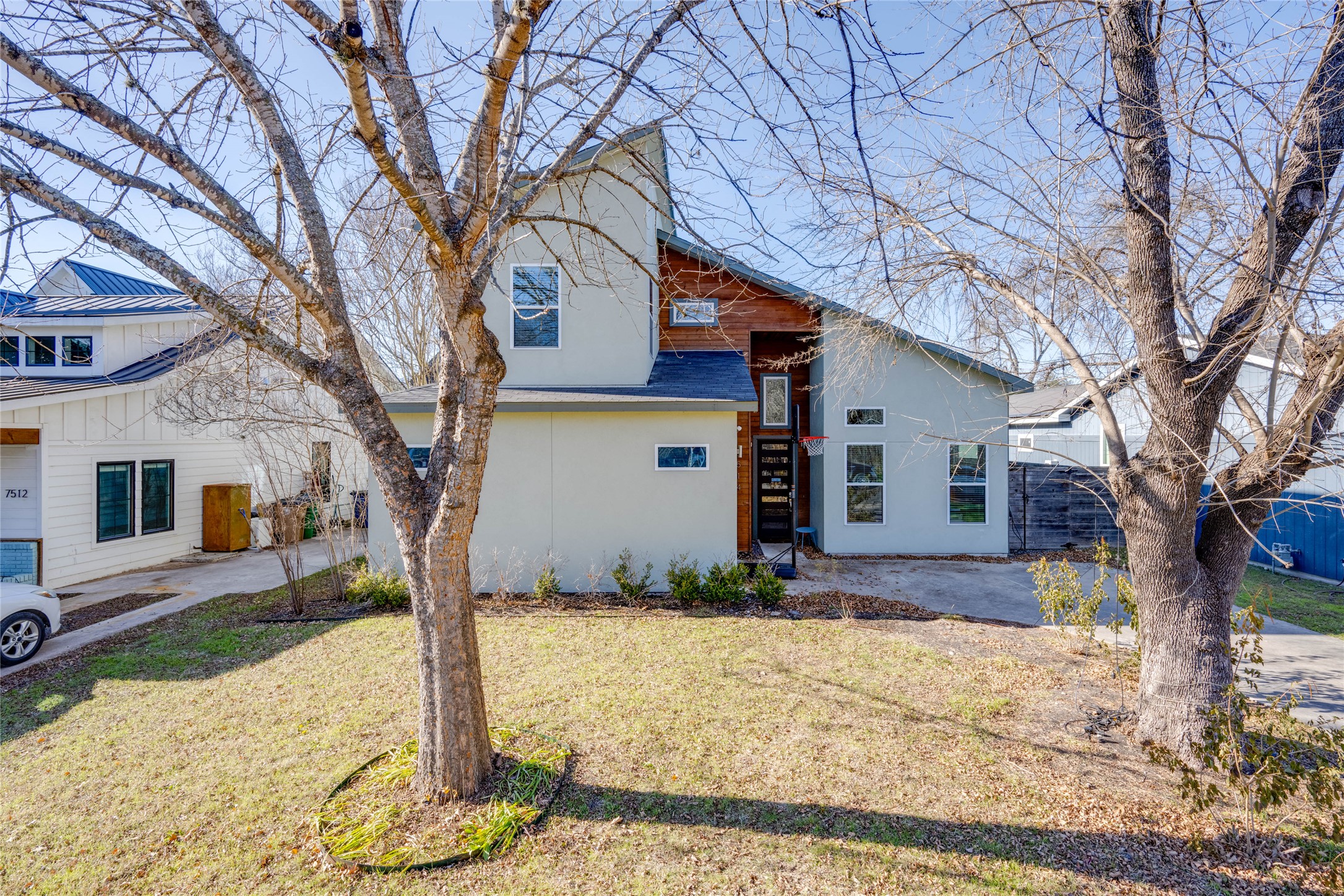 7514 Hardy Drive Austin, TX 78757 - Photo 24 of 29 View of front facade with stucco siding and stairs
