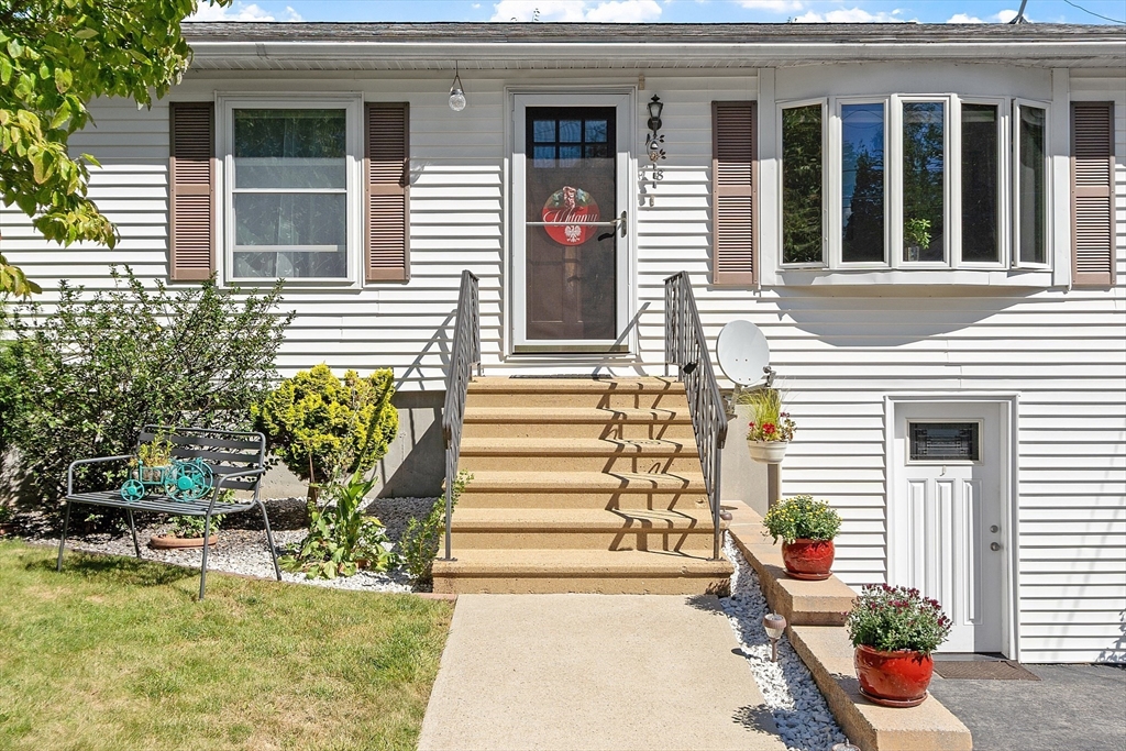 8 Pershing Street Worcester, MA 01606 - Photo 1 of 25
