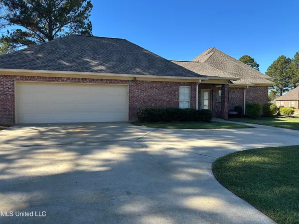 $2,150 | 101 Cedar Green Cove, Canton, MS 39046