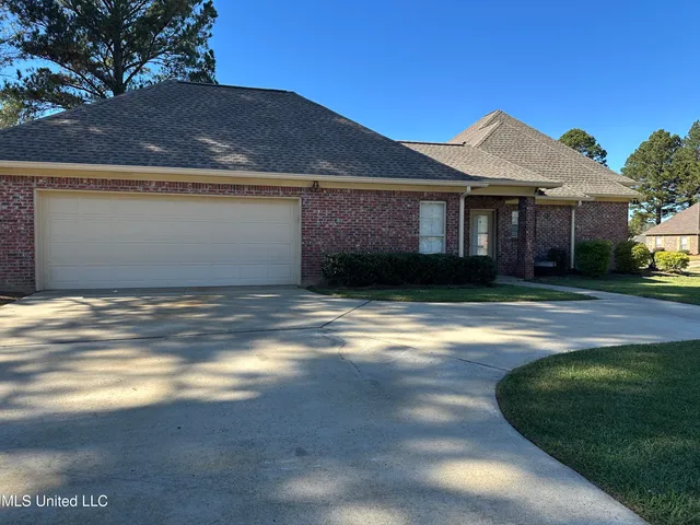 $2,300 | 101 Cedar Green Cove, Canton, MS 39046