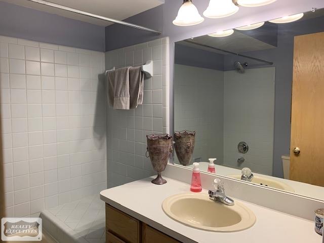 16681 Fieldstone Ridge Macomb, MI 48042 - Photo 21 of 22 Main Bath