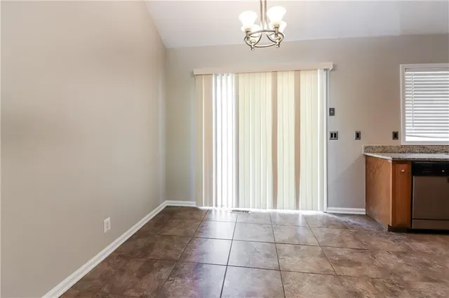 $1,975 | 522 Valle Drive, Belton, MO 64012