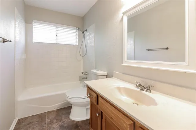 $1,975 | 522 Valle Drive, Belton, MO 64012