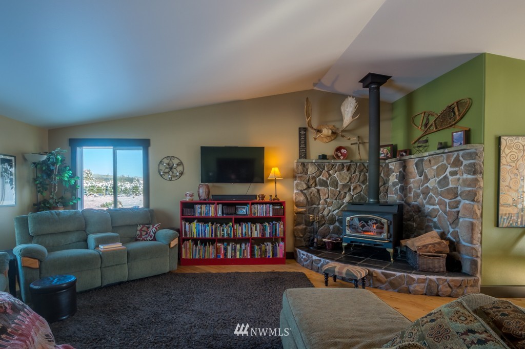 199 Short Road Onalaska, WA 98570 - Photo 2 of 23 Gallery Image 2