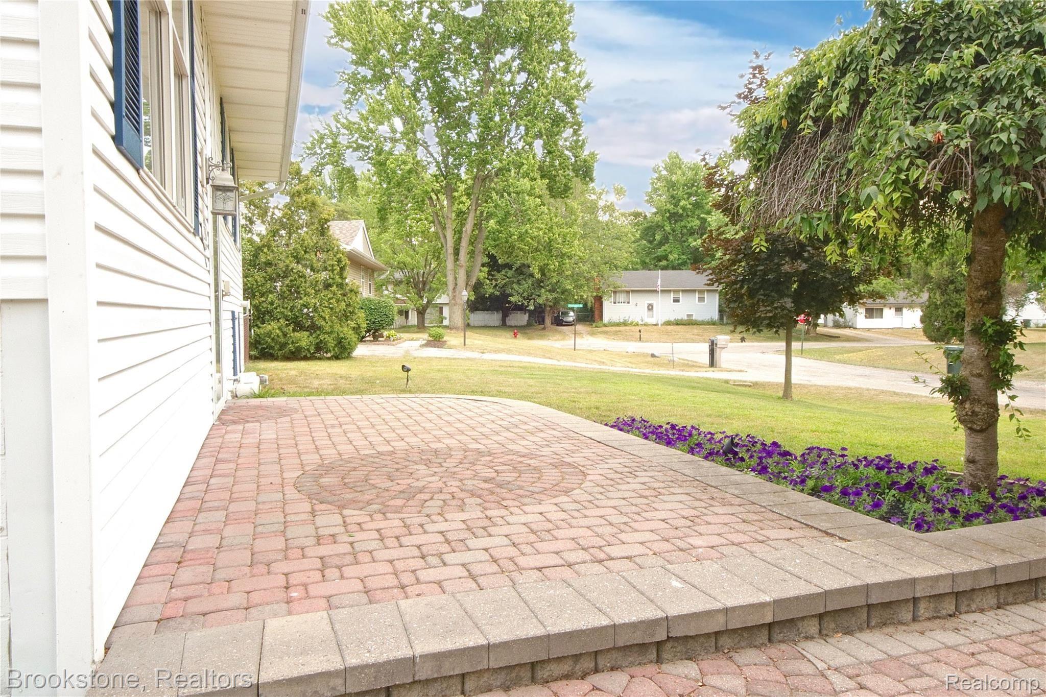 2516 Mueller Road Lake Orion, MI 48359 - Photo 2 of 23 2 Porch.jpg