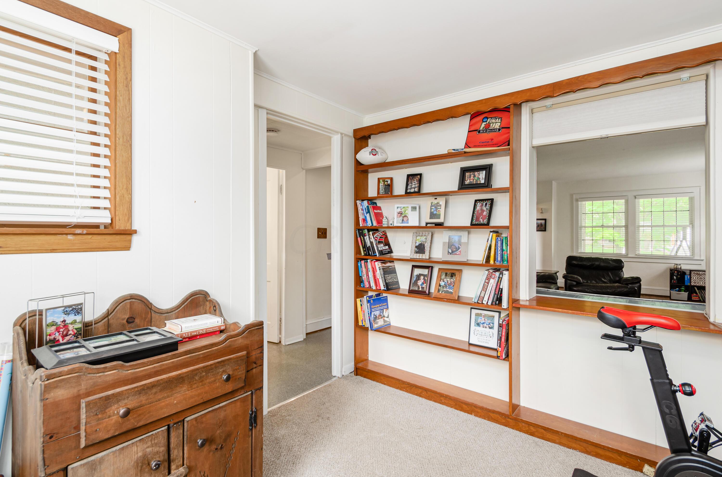 59 South Ardmore Road Columbus, OH 43209 - Photo 14 of 42 Built-Ins in Den