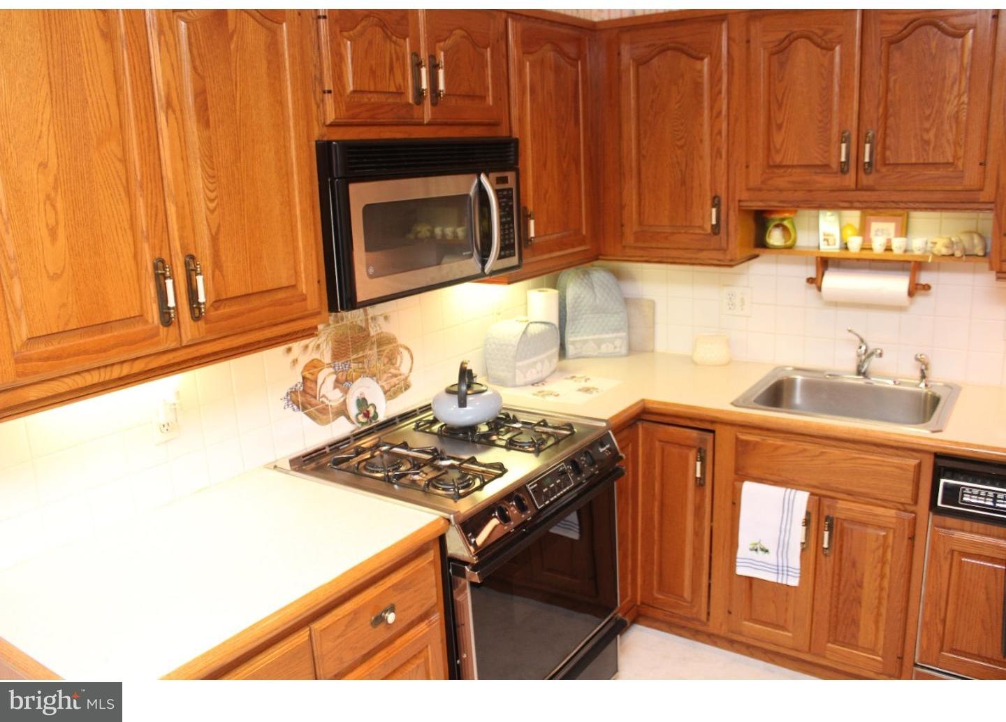 12705 Kenny Road Philadelphia, PA 19154 - Photo 5 of 6 Kitchen