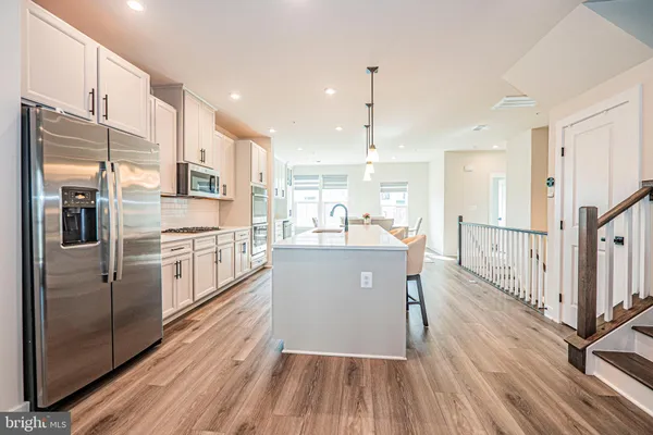 $700,000 | 14564 George Carter Way, Unit 119, Chantilly, VA 20151