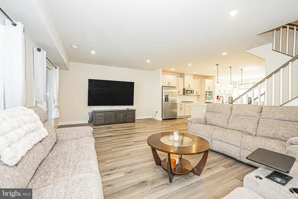 $700,000 | 14564 George Carter Way, Unit 119, Chantilly, VA 20151
