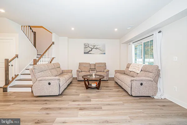 $700,000 | 14564 George Carter Way, Unit 119, Chantilly, VA 20151