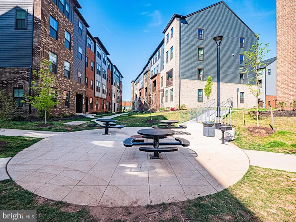 $700,000 | 14564 George Carter Way, Unit 119, Chantilly, VA 20151