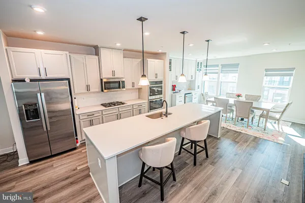 $700,000 | 14564 George Carter Way, Unit 119, Chantilly, VA 20151