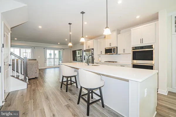 $700,000 | 14564 George Carter Way, Unit 119, Chantilly, VA 20151