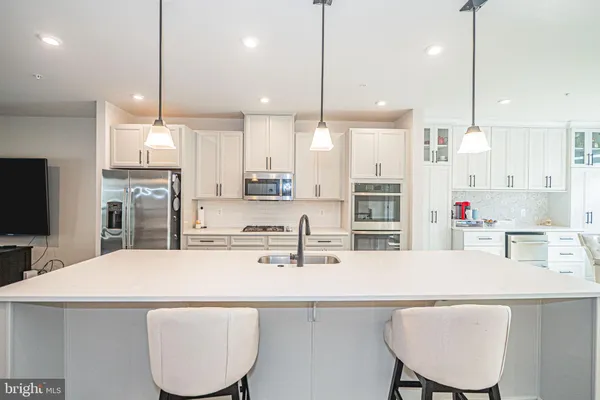 $700,000 | 14564 George Carter Way, Unit 119, Chantilly, VA 20151