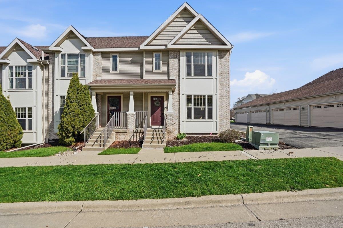 348 Park Sun Prairie, WI 53590 - Photo 3 of 44