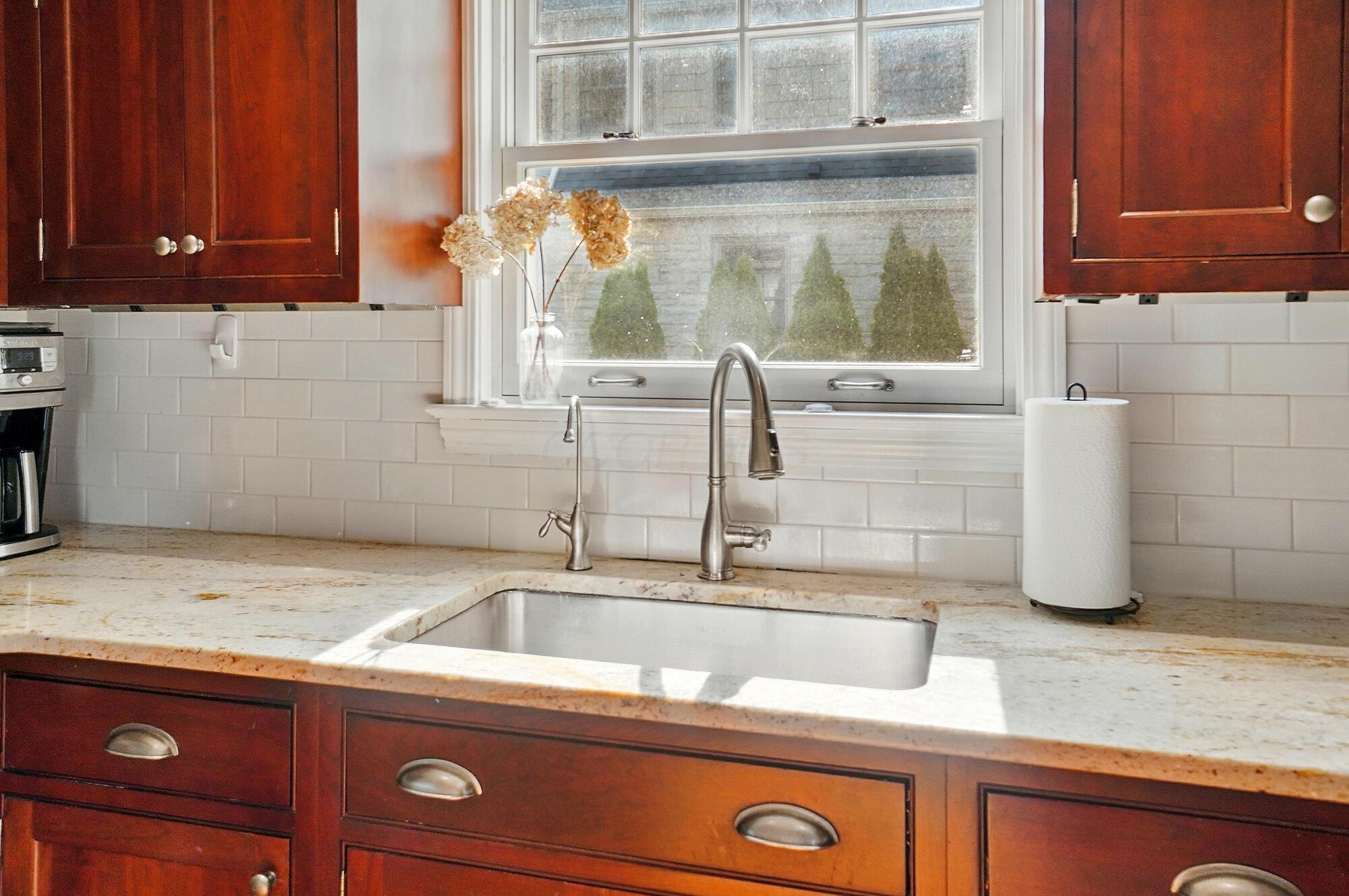 91 Nottingham Road Columbus, OH 43214 - Photo 21 of 48 Sunny Kitchen Space