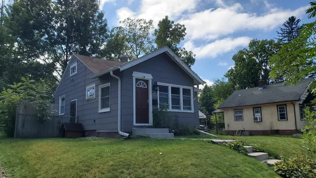 $139,900 | 2002 Nortonia Avenue, St. Paul, MN 55119