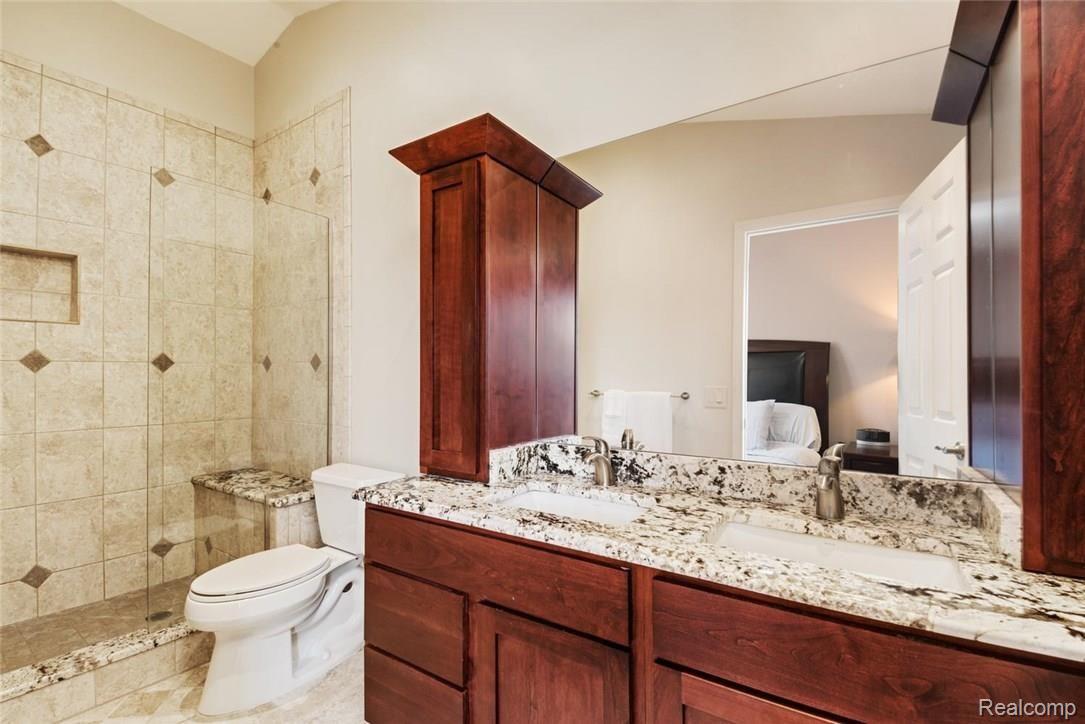 3215 Silverbrook Drive Rochester, MI 48306 - Photo 24 of 40 Bathroom