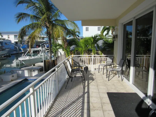 a view of outdoor space yard and porch