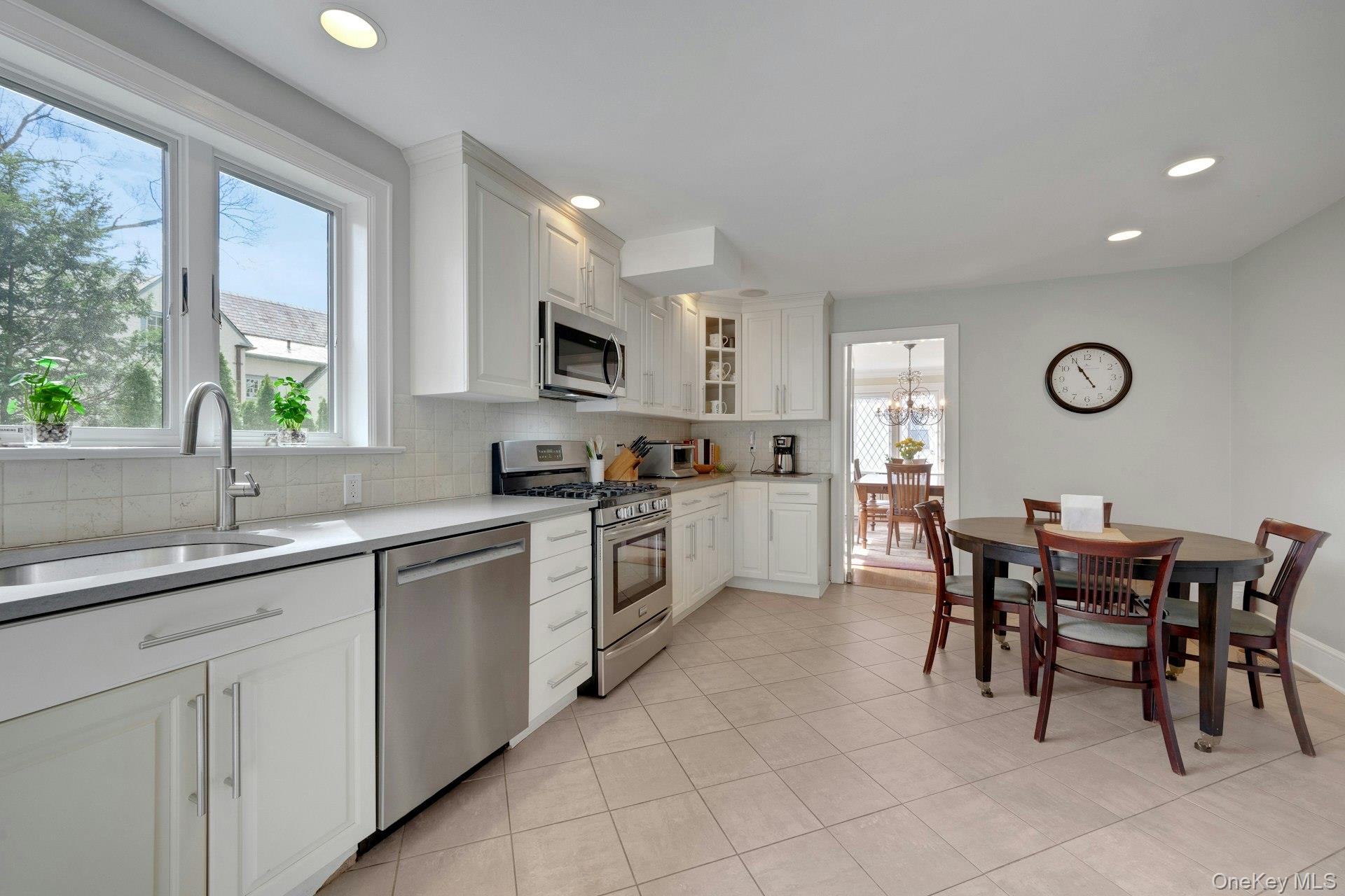 12 Barclay Road Scarsdale, NY 10583 - Photo 14 of 32 Bright and sunny eat in kitchen