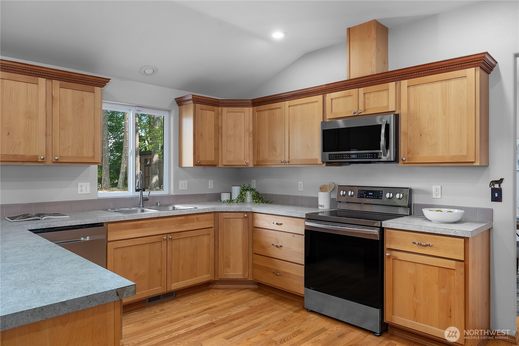 16830 Reichel Road Southeast Rainier, WA 98576 - Photo 9 of 40 Gallery Image 9