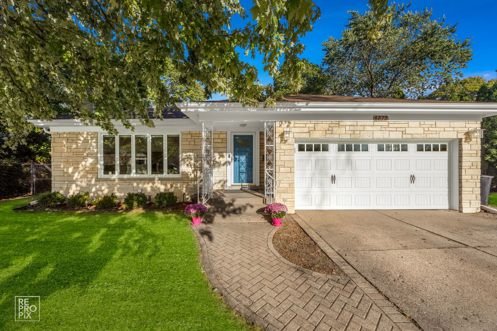 6872 North Loron Avenue Chicago, IL 60646 - Photo 1 of 25 a front view of a house with a garden