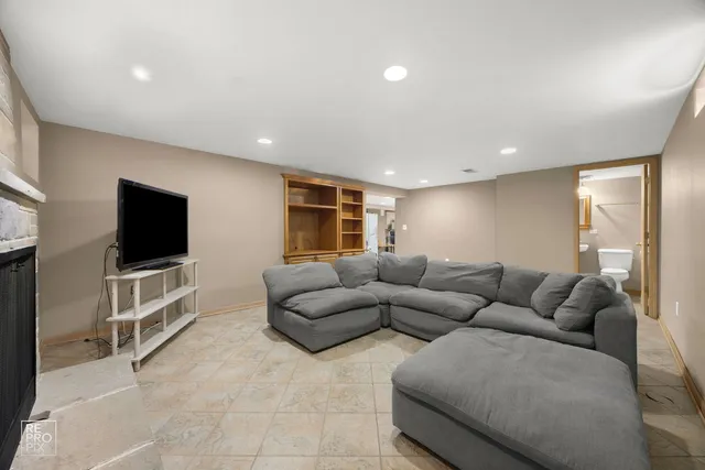 $625,000 | 6872 North Loron Avenue, Chicago, IL 60646