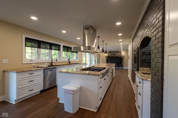 $1,250,000 | 5325 Highway 59, Brazil, IN 47834