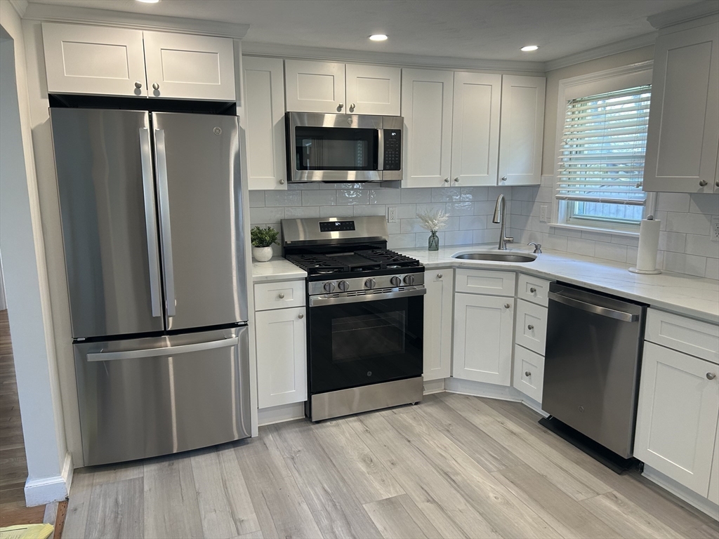 32 Essex Road Sharon, MA 02067 - Photo 11 of 30