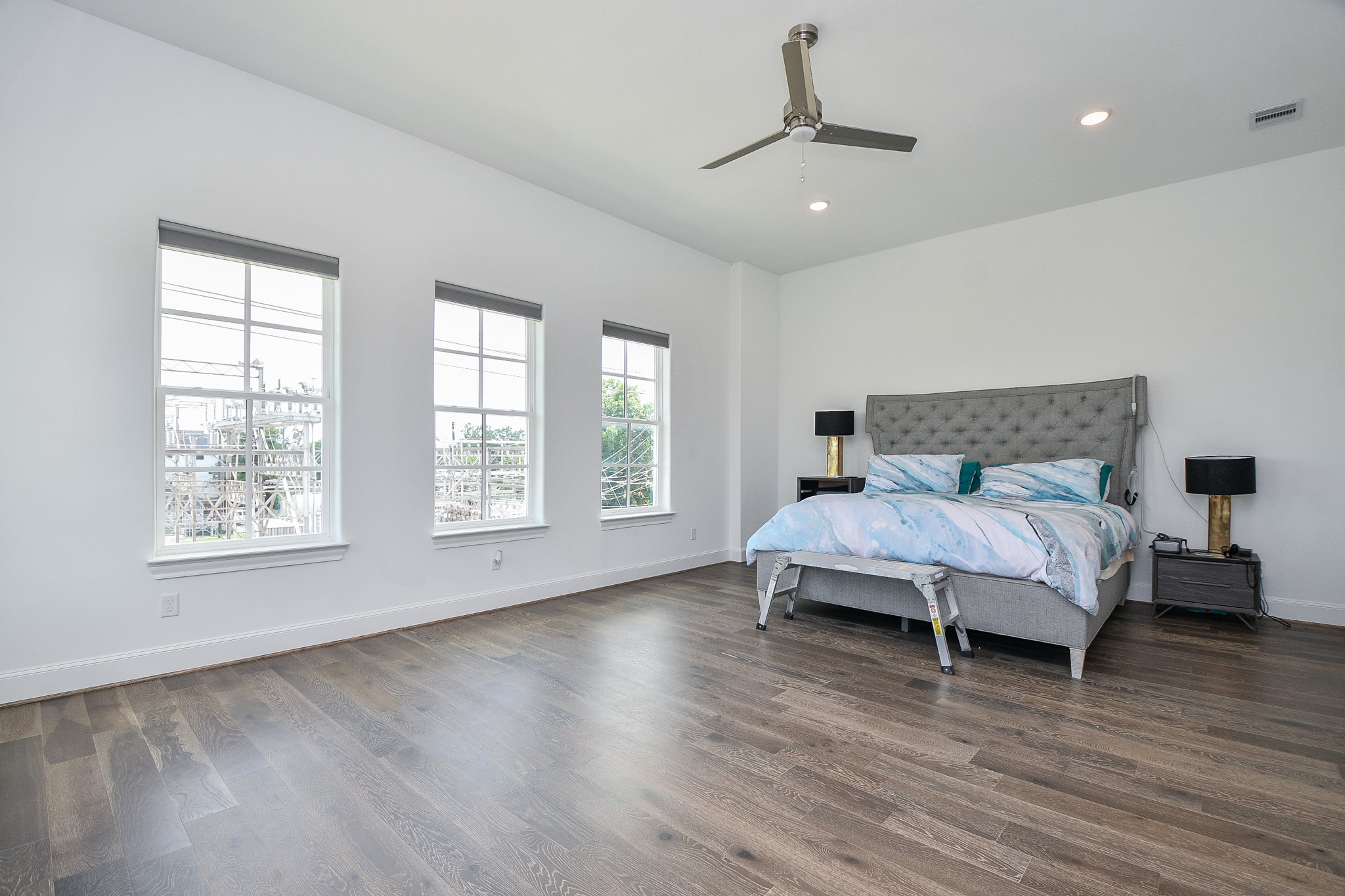 703 Bringhurst Street Houston, TX 77020 - Photo 14 of 27 dual sinks with ample counter space, and contemporary fixtures, offering a
clean and elegant design.