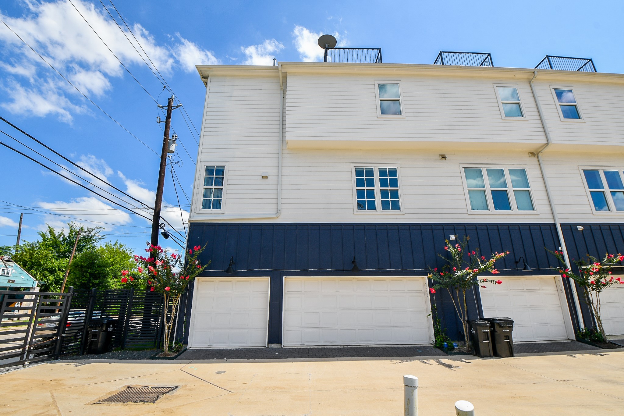 703 Bringhurst Street Houston, TX 77020 - Photo 26 of 27 This home comes with a rare 3 car garage.