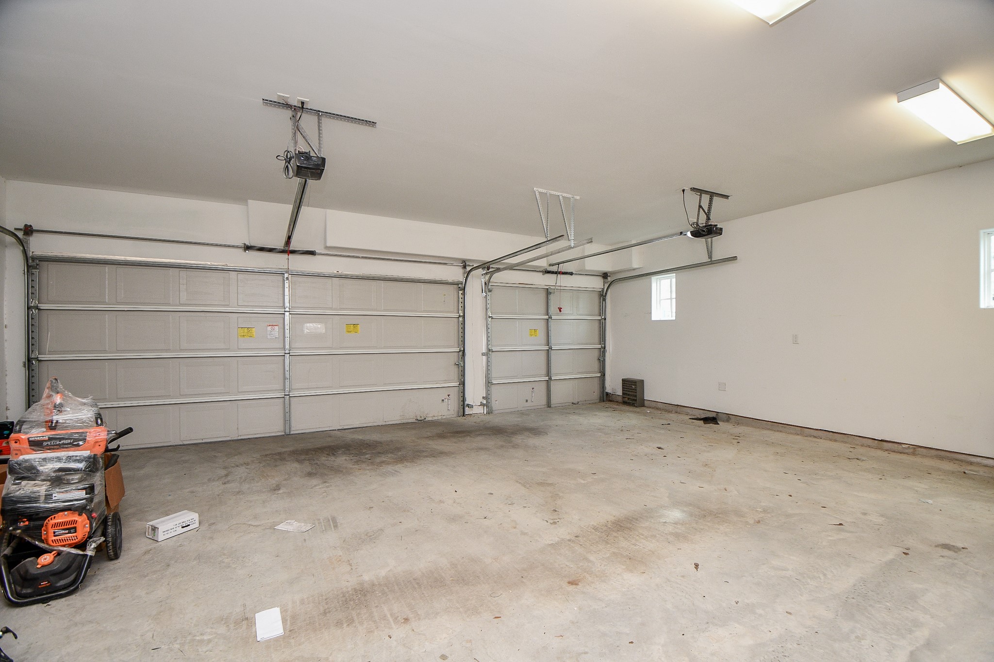 703 Bringhurst Street Houston, TX 77020 - Photo 27 of 27 Large Spacious 3 car garage