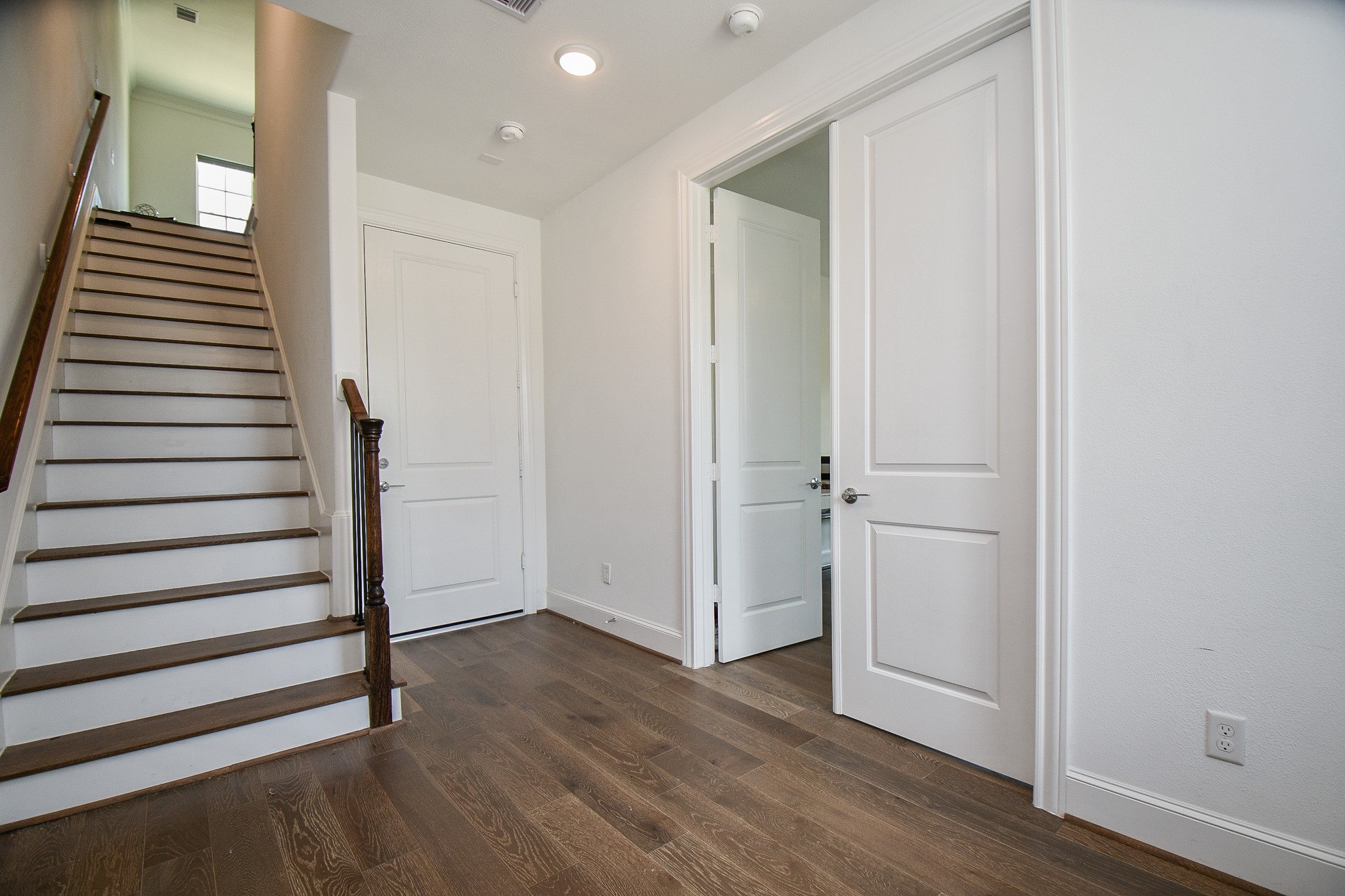 703 Bringhurst Street Houston, TX 77020 - Photo 3 of 27 First Floor Entryway with Bedroom/Office complete with Full Bath double doors.