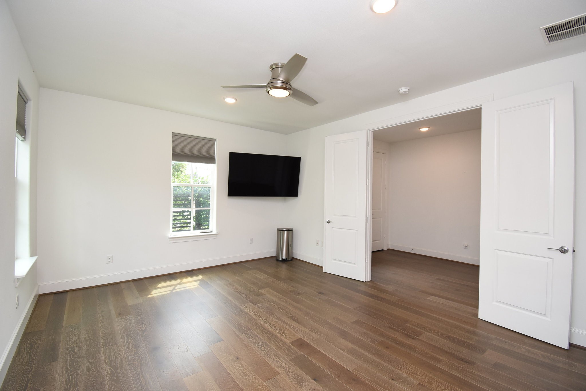 703 Bringhurst Street Houston, TX 77020 - Photo 4 of 27 Interior 1st floor Bedroom/Office