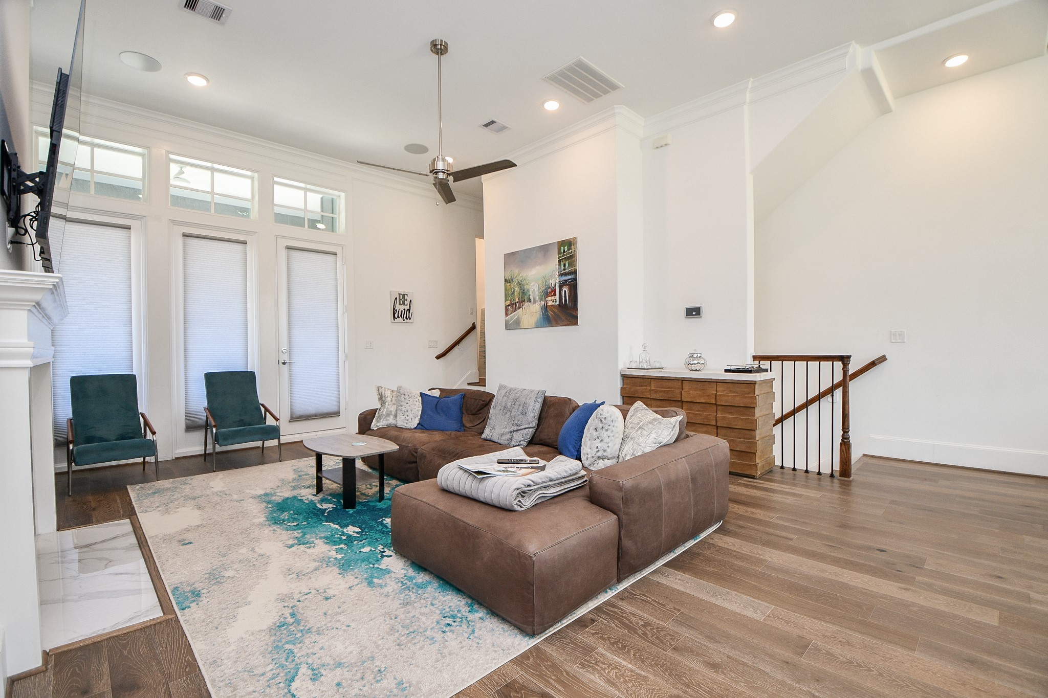 703 Bringhurst Street Houston, TX 77020 - Photo 8 of 27 Great space for entertaining.