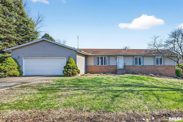 $219,900 | 7 Carlton Drive, Mackinaw, IL 61755