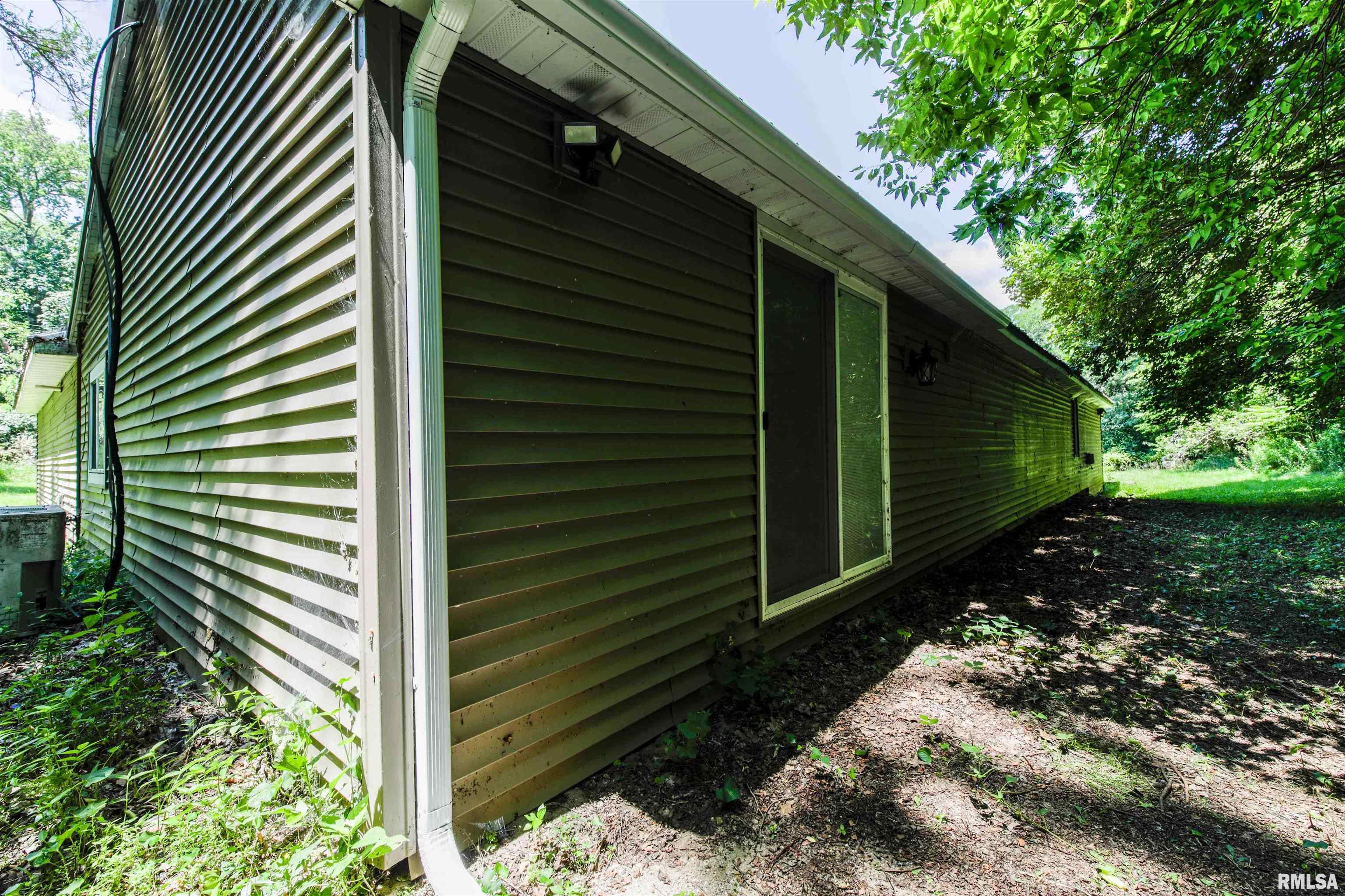 1562 Spring Bay Road East Peoria, IL 61611 - Photo 40 of 52