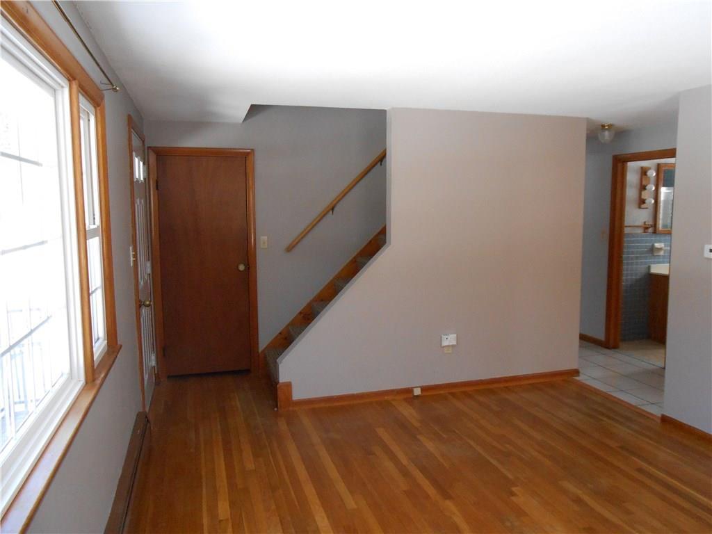 28 Mayflower Road Westbrook, ME 04092 - Photo 6 of 30 Living room