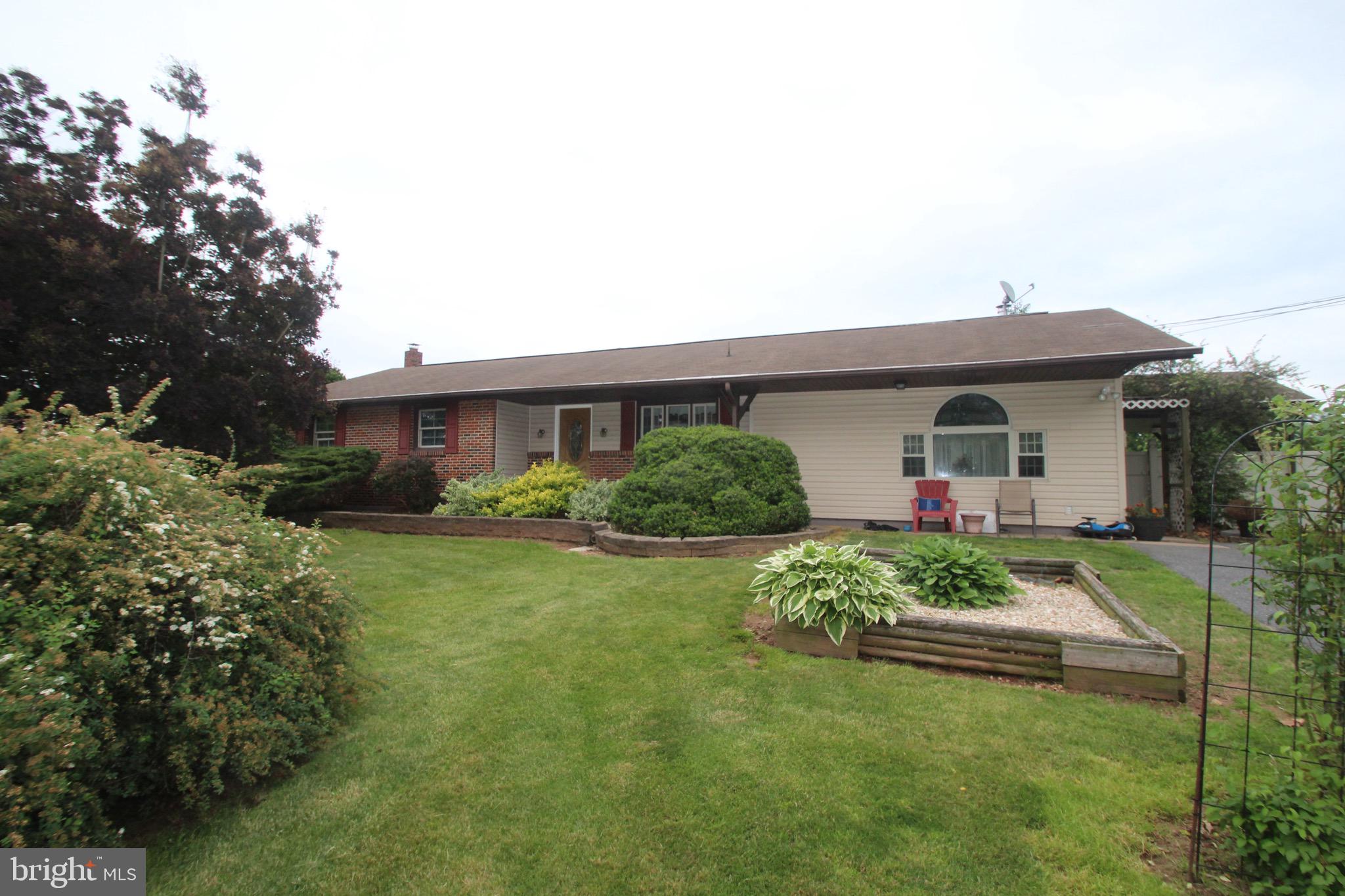 977 Thistle Road Elizabethtown, PA 17022 - Photo 1 of 12 Gallery Image 1