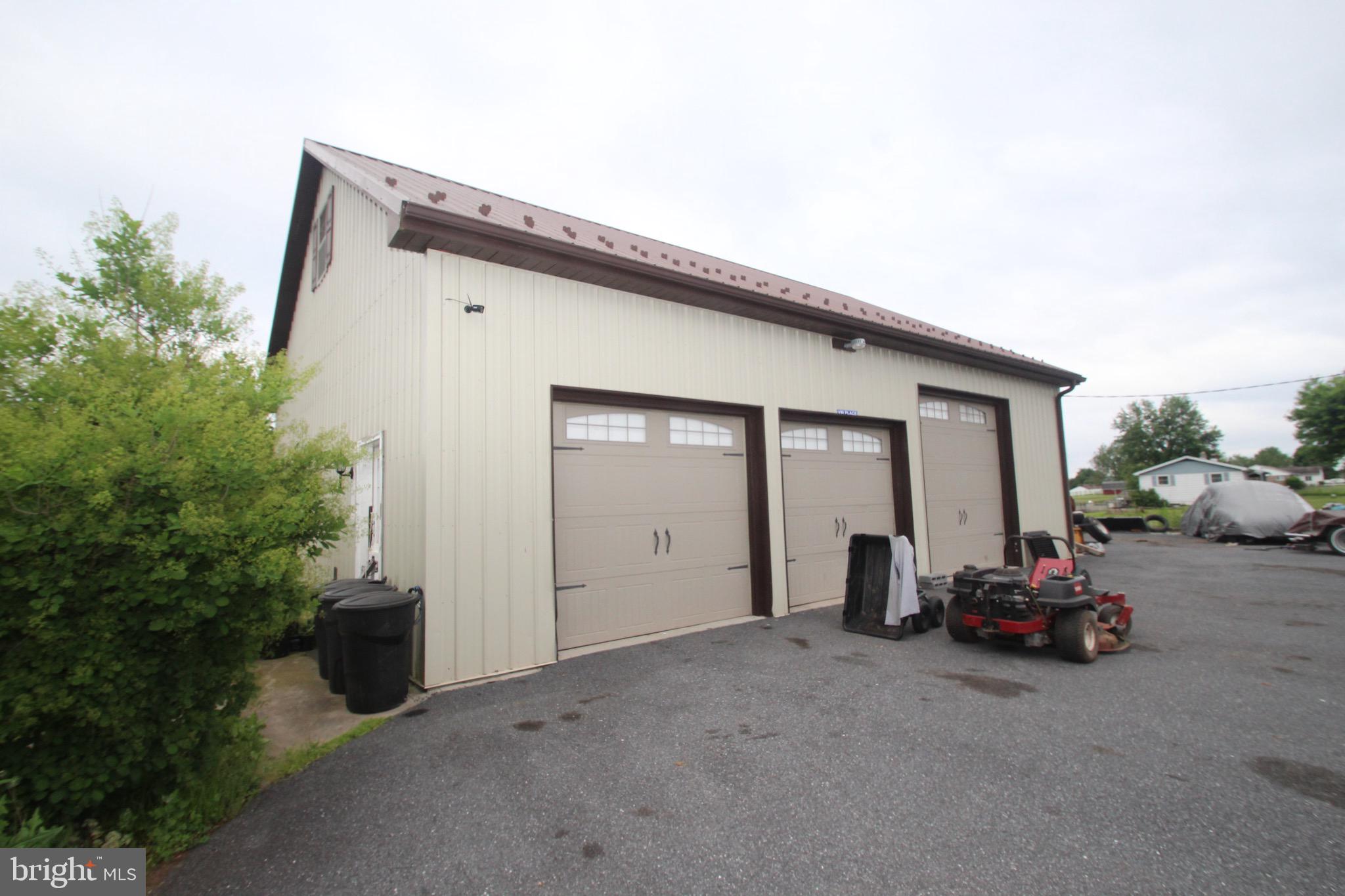 977 Thistle Road Elizabethtown, PA 17022 - Photo 11 of 12 Gallery Image 11