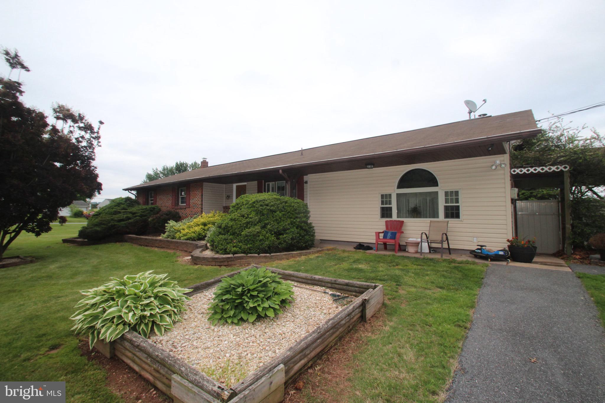 977 Thistle Road Elizabethtown, PA 17022 - Photo 2 of 12 Gallery Image 2