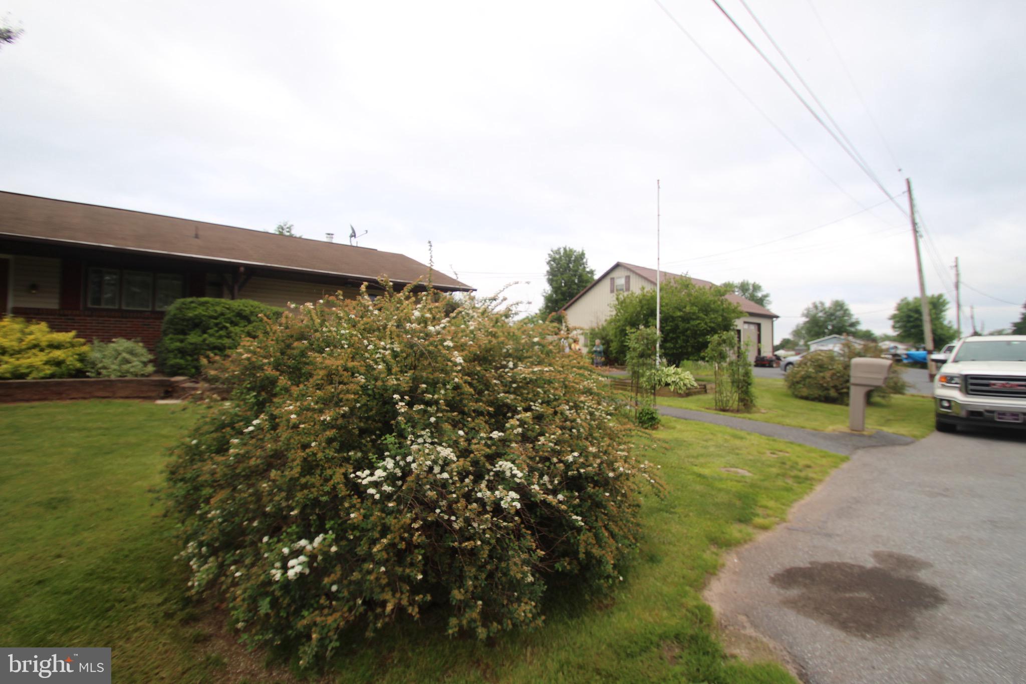 977 Thistle Road Elizabethtown, PA 17022 - Photo 3 of 12 Gallery Image 3
