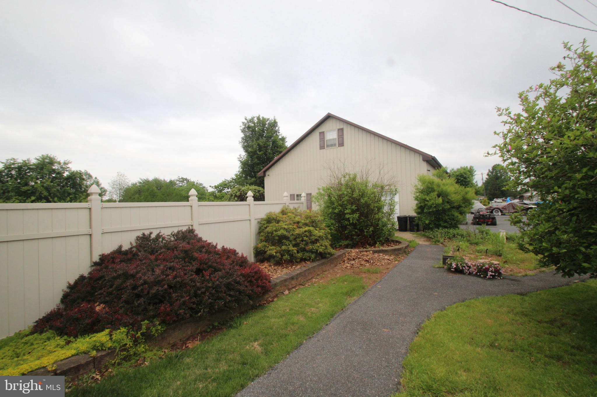 977 Thistle Road Elizabethtown, PA 17022 - Photo 10 of 12 Gallery Image 10