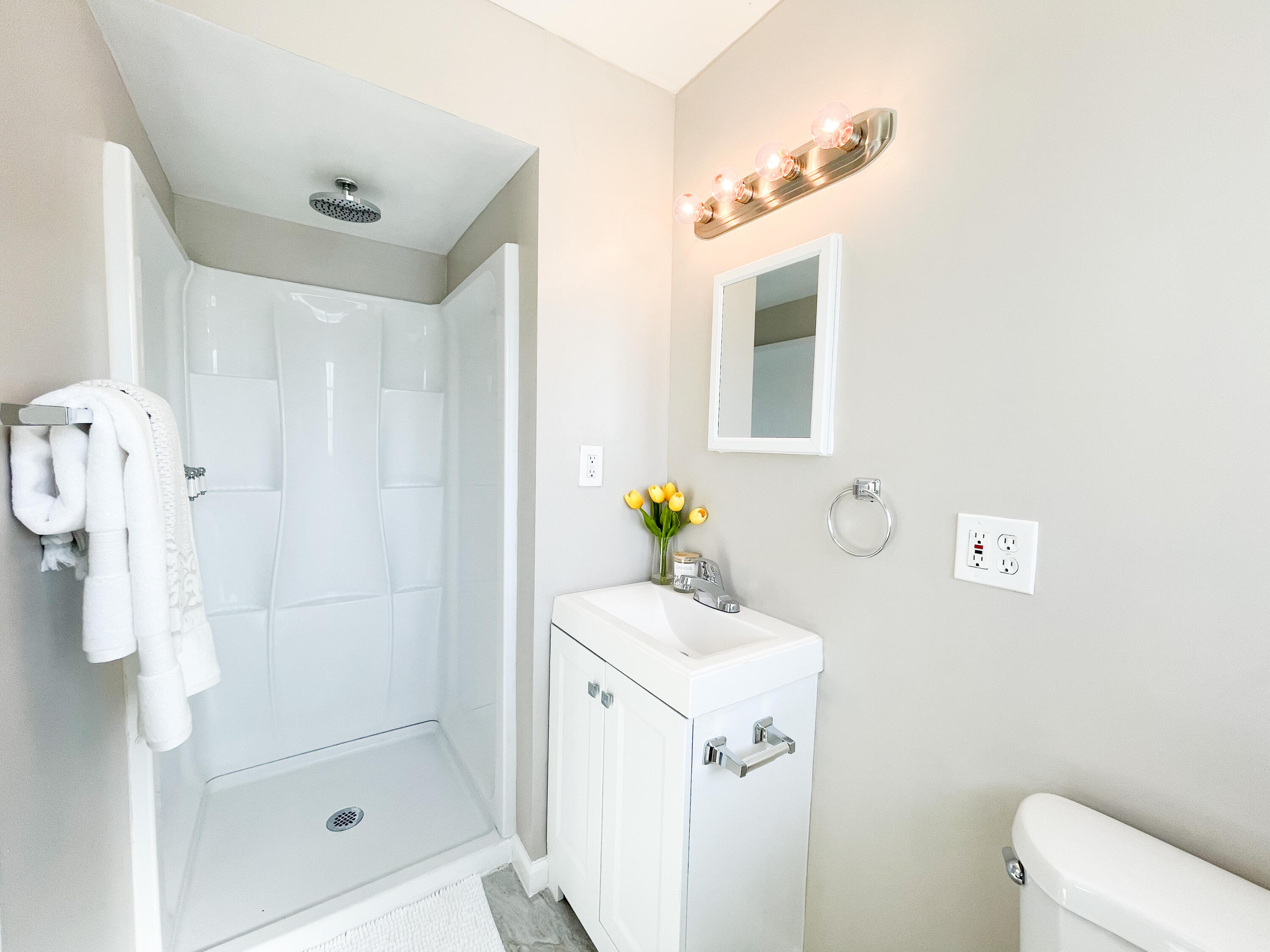 429 Peg Street Ridgecrest, CA 93555 - Photo 20 of 20 a bathroom with a sink a toilet and shower