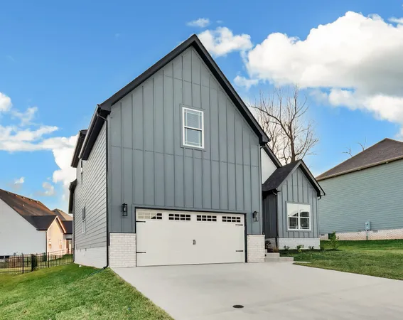 a view of a house with backyard