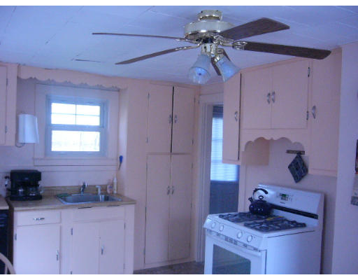 8 Delaval Road Worcester, MA 01606 - Photo 4 of 6 Gallery Image 4