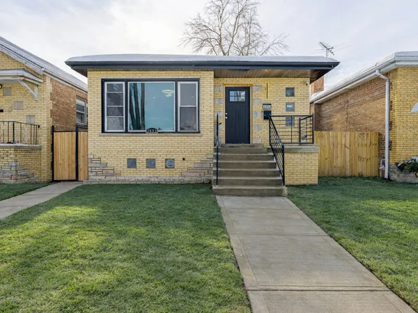 a front view of house with yard