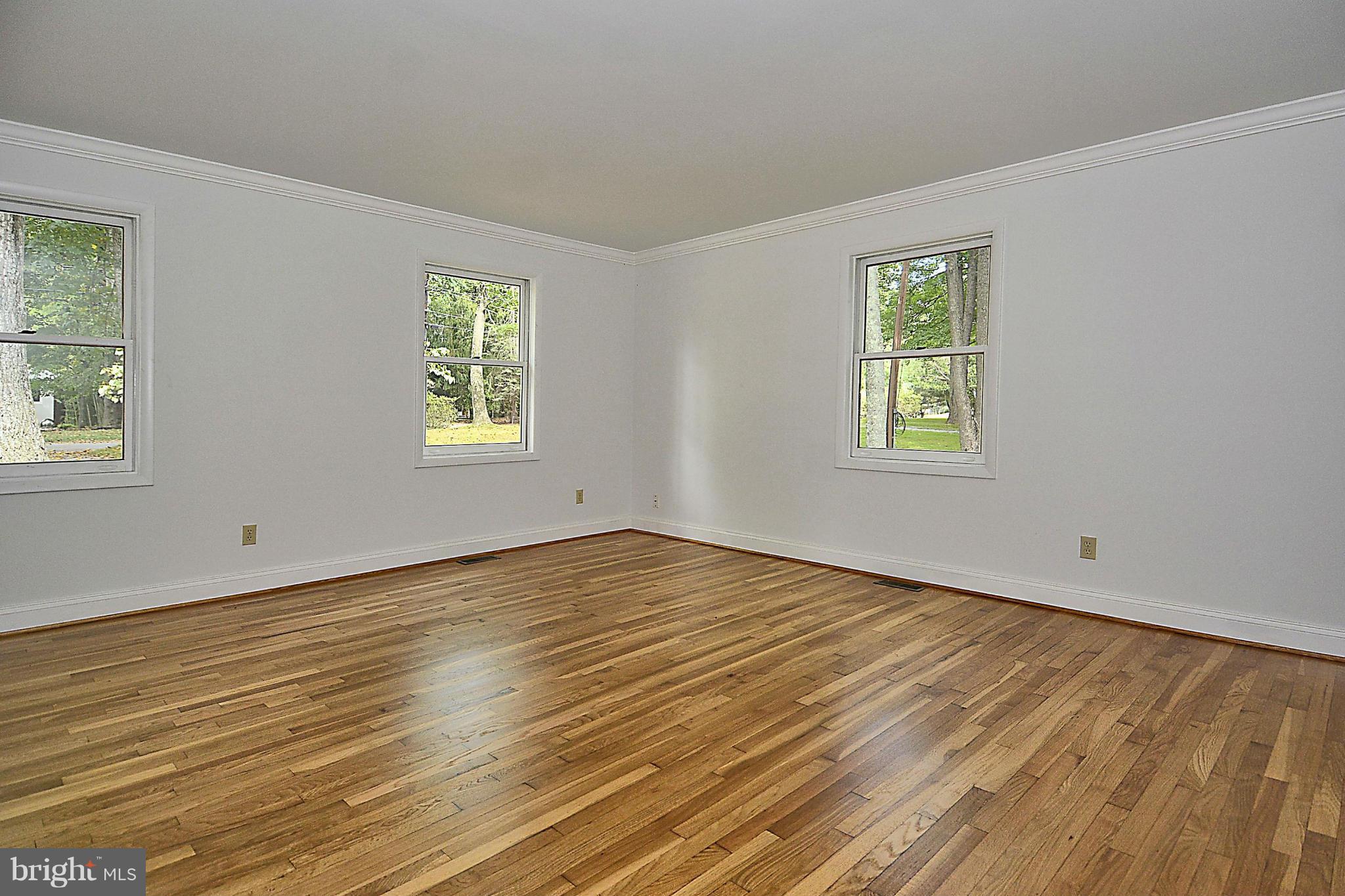 312 Stonington Road Silver Spring, MD 20902 - Photo 5 of 30 Living Room