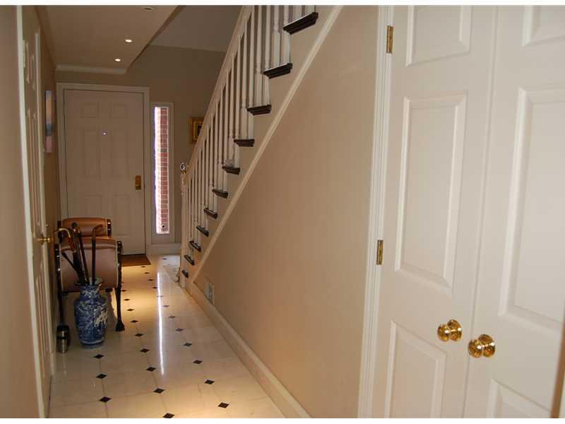 Entry/Foyer. 